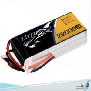 تصویری از نمای رو به روی باتری لیتیوم پلیمر 6 سل Tattu 22000mAh 25c HIGH VOLTAGE همراه سیم های کانکتور متصل به باتری به رنگهای قرمز و مشکی