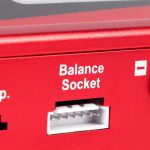 تصویر سوکت بالنسر 7سل به رنگ سفید و بدنه ی قرمز شارژر باتری لیتیوم Ultra Power UP300AC 300W